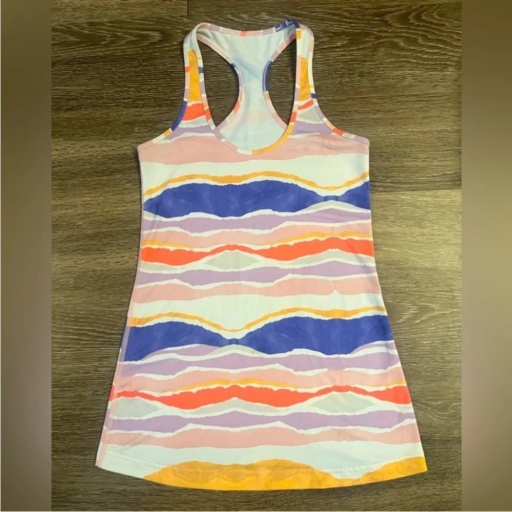 Lululemon Cool Racerback in Bleacher Stripe White Iris Flower Size 4 / 6